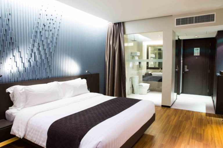 jpeg-optimizer_interior-modern-comfortable-hotel-room